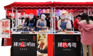 变革年 成立全资子公司草莓视频网站传媒，致力于营销创新、渠道创新、消费者服务 大单品战略确定，筹备速食、高蛋白制品草莓视频污软件线 产品外贸出海元年，成立外贸部，布局跨境电商